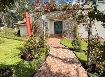 Casa de 3 habitaciones, Otavalo · Venta de Hermosa Casa en Otavalo