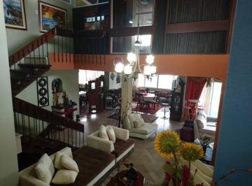 Casa de 5 habitaciones, Guayaquil · Se Vende Casa en Lomas de Urdesa Remodelada Totalmente.