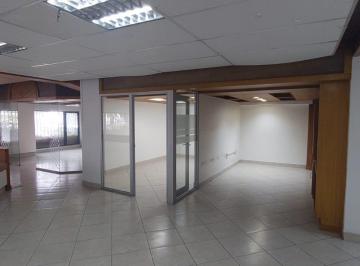 Oficina comercial de 8 habitaciones, Quito · Av Colón Arriendo Oficina 713 m², 5 Garajes, Seguridad 24/7, Varios Ambientes, Excelente Sector.