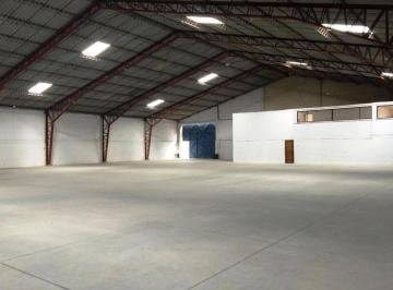 Bodega-Galpón · 4000m² · 12 Estacionamientos · Arriendo Galpón 4000 m² con Oficinas