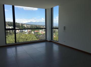 Departamento de 3 habitaciones, Quito · Vendo Lujoso Departamento en Cumbaya