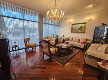 Casa de 5 habitaciones, Quito · Venta Casa en El Dorado, Vista, Area 372 m, 2 Parqueaderos, No en Conjunto