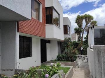 Casa · 166m² · 4 Habitaciones · 1 Estacionamiento · Hermosa Casa Conjunto - Real Audiencia - Quito