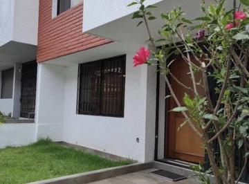 Casa completamente REMODELADA con cambio de instalaciones sanitarias y agua pota · Hermosa Casa Conjunto - Real Audiencia - Quito