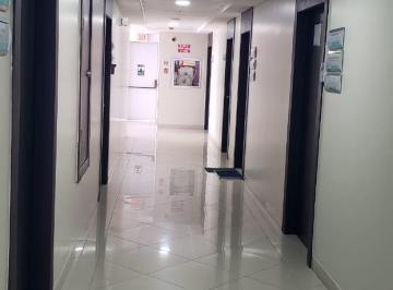 Consultorio , Guayaquil · Consultorio Médico Esquinero en Venta Centro, Calle Azuay