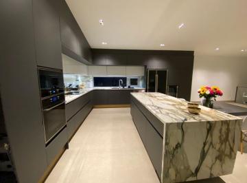 Casa · 480m² · 3 Habitaciones · 6 Estacionamientos · Vendo Casa por Estrenar en Cumbayá Sector San Juan Altro