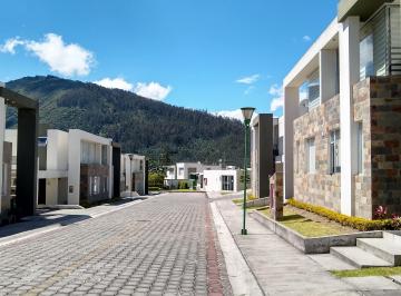 Casa de 3 habitaciones, Quito · Venta Casa Valle de Los Chillos