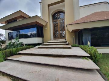 Casa · 937m² · 5 Habitaciones · 6 Estacionamientos · Venta o Renta Casa Amoblada Cumbayá Urbanización Rincón del Valle Frente Plaza Rancho San Francisco