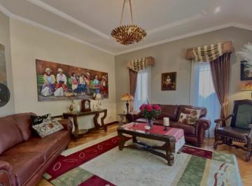 Casa de 4 habitaciones, Cuenca · Vendo Casa de Lujo con Jardin en Challuabamba - Cerca del Nuevo Supermaxi