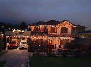 Casa de 4 habitaciones, Quito · Vendo Casa Independiente de 325 m² de Construcción en 1350 m² de Terreno