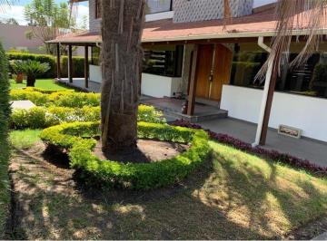 Casa de 4 habitaciones, Quito · Re/max Futuro Vende Hermosa Casa de 540 m² con Jardin de 165 m² Urb. Cumbaya