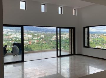 SALA DOBLE ALTURA · Penthouse Moderno, Cumbaya