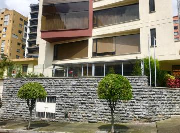 Departamento de 3 habitaciones, Quito · Lindo Departamento de Primera Calle Bossano, Hermosa Terraza con Pérgola, 3 Dorm.