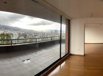 Departamento de 3 habitaciones, Quito · Departamento con Terraza Grande y Línea Blanca
