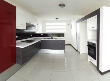 Departamento de 2 habitaciones, Quito · Rento Moderno Dúplex en Cumbayá con Jardín Privado