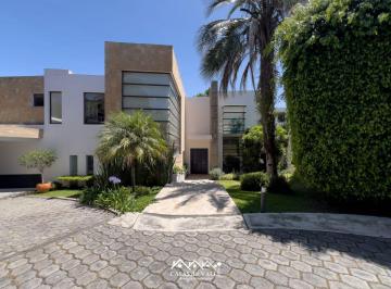 Casa de 4 habitaciones, Quito · Venta, Cumbayá, Propiedad Diseño Exclusivo, Urbanización de Lujo