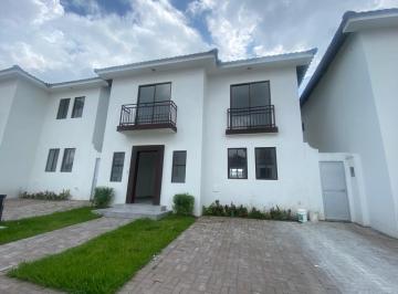 Casa de 3 habitaciones, Guayaquil · Venta de Casa - Urb. Villas del Bosque