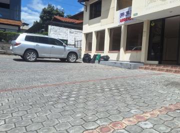 Local comercial de 5 habitaciones, Quito · Cumbaya en Pleno Centro Fabulosa Casa Comercial 300 m² con Amplio Parqueadero