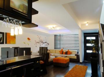 Casa de 3 habitaciones, Quito · Venta de Casa Sector Embajada Americana - Patio y Balcon