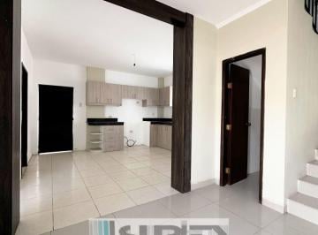 Casa · 170m² · 5 Habitaciones · 2 Estacionamientos - SUBIEN · Vendo Casa de Estreno El Condado,5 Dorm.,1 Dormitorio Planta Baja, Patio.
