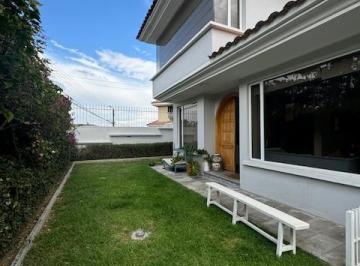 Casa de 3 habitaciones, Quito · En El de Corazon de Cumbaya Segura y Comoda 274 m Urbanizacion - No Adosada