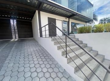 Consultorio , Quito · Consultorio, en Santa Lucía, Cercano Al Centro Especialidades Comité del Pueblo