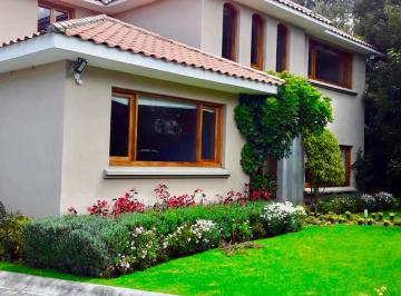 Casa de 4 habitaciones, Quito · Casa de Venta en Campo Alegre Excelente