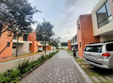 Casa de 3 habitaciones, Quito · Hermosas Casas Dentro de Conjunto Sector Tola Grande