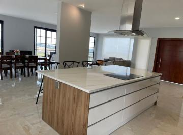 Departamento de 3 habitaciones, Quito · Casa en Renta Lujosa en Puembo