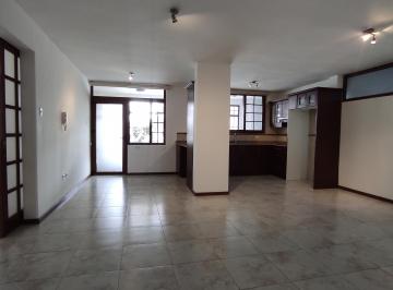 Departamento de 2 habitaciones, Quito · En Renta Departamento con Patio en Conjunto Privado en Cumbayá