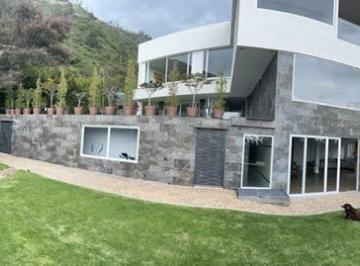 Casa · 680m² · 5 Habitaciones · 6 Estacionamientos · Espectalar Residencia Sector Ilalo en Venta