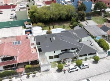 Casa de 5 habitaciones, Quito · Vendo Hermosa Casa Sector Pusuqui