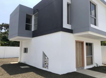 Casa de 3 habitaciones, Portoviejo · Casa de Venta en Portoviejo Zona Colon