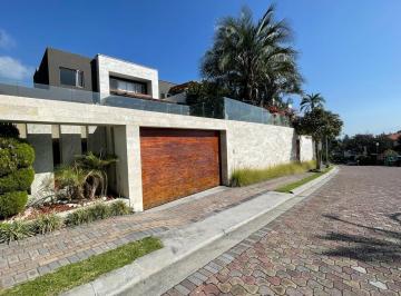 Casa · 750m² · 5 Habitaciones · 4 Estacionamientos · Vendo o Rento Casa - Urbanizacion Rancho San Francisco - Nayon - Tanda - *mm