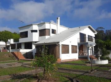 Casa · 600m² · 5 Habitaciones · 8 Estacionamientos - Ernesto Manzo · Casa en Venta, Ontaneda, 3 Plantas, 5 Dorm.. Sector Conocoto, Pichincha