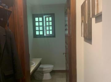 Ingreso al Bano Social · Casa en Venta en Bellavista Alta. Excelente Inversion