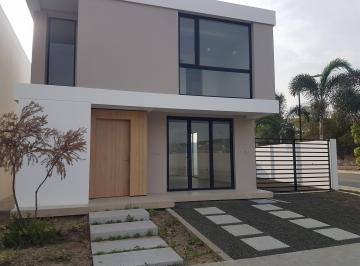 Casa de 3 habitaciones, Portoviejo · Vendo Hermosa Casa Dentro de Urbanización