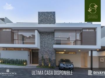 Casa · 420m² · 4 Habitaciones · 3 Estacionamientos · Casa de Venta en Tumbaco Dentro de Conjunto