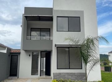 Casa Alquiler de 3 habitaciones · Se Alquila! Hermosa Casa Esquinera