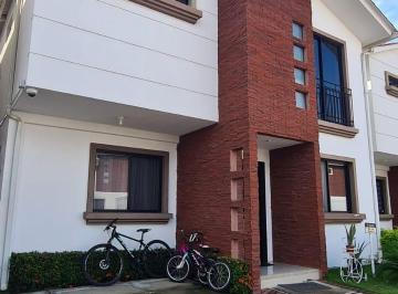 Casa de 3 habitaciones, Guayaquil · Acogedora Casa en Venta en Napoli