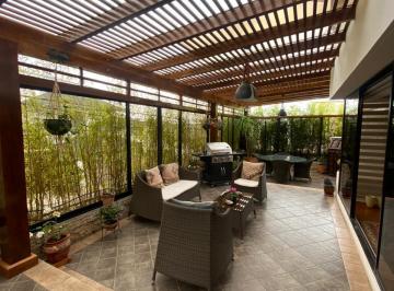 Casa de 4 habitaciones, Quito · Oportunidad! Hermosa Casa de Venta - El Bosque