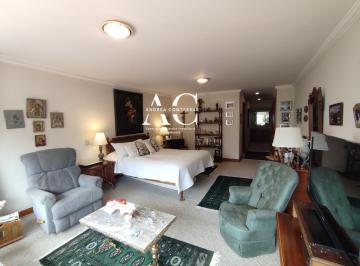Departamento de 5 habitaciones, Quito · Elegante Apartamento con Terraza y Vista