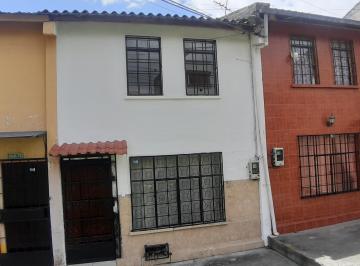 Casa de 2 habitaciones, Quito · Casa Independiente - Carapungo
