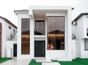 Casa de 3 habitaciones, Guayaquil · Se Vende Propiedad en Isla Celeste