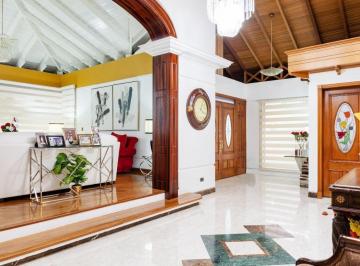 Casa de 5 habitaciones, Quito · Gran Oportunidad, Vendo Casa, Sector El Bosque.
