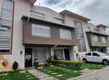 Casa de 4 habitaciones, Quito · Vendo Casa 3 Dorm., Conjunto Villa Navarra, Sector Mitad del Mundo
