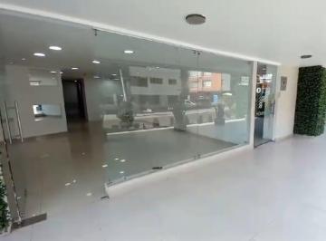 Local comercial de 2 habitaciones, Quito · Renta Local 85 m², Ventanales, Generador Eléctrico. Av República del Salvador