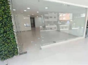 Local comercial de 2 habitaciones, Quito · Renta Local 85 m², Ventanales, Generador Eléctrico. Av República del Salvador