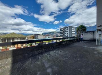 Terraza frontal · Departamento en La Floresta, con Amplia Terraza