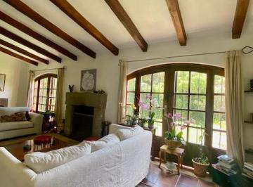 Casa de 4 habitaciones, Quito · $350.000! 932 m Terreno: Guapulo, Zona Segura; Llena de Luz y Jardines